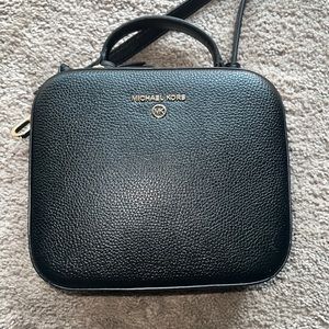 Michael Kors Jet Set Charm Crossbody